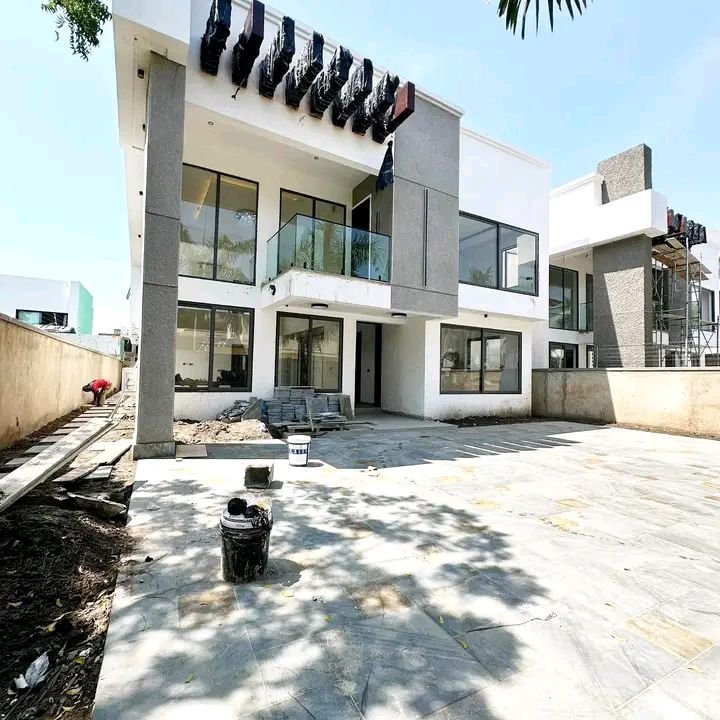 EXECUTIVE 4-BEDROOM TOWNHOUSE FOR SALE@ CANTONMENT