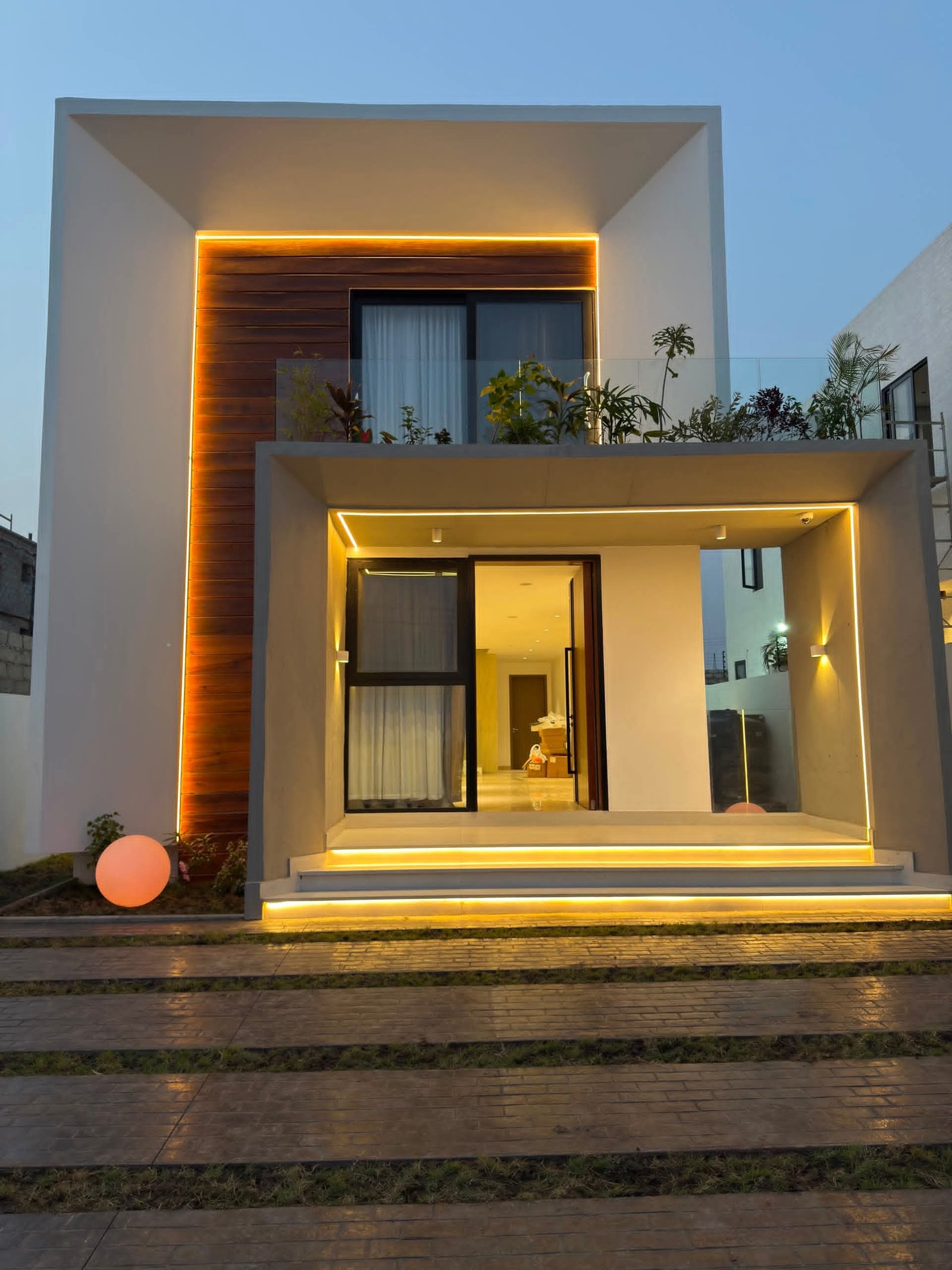 4 BEDROOMS FOR SALE